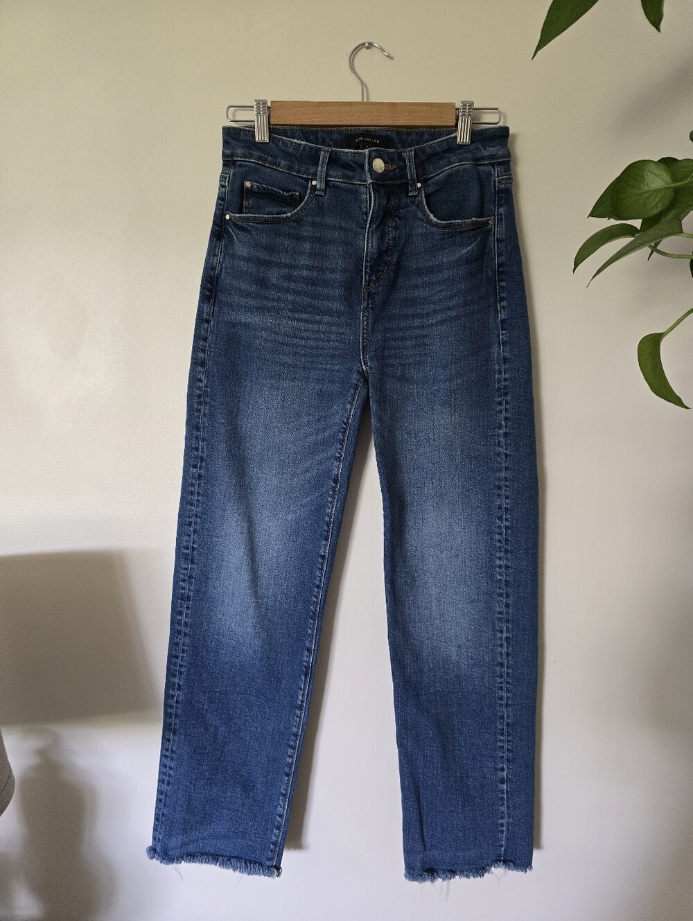 Ann Taylor Size 0 The Straight High Rise Curvy Fit Jeans Medium Wash